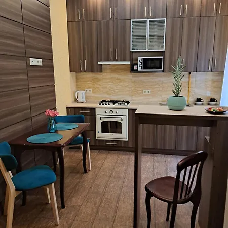 у центрі міста опера Apartman Lviv