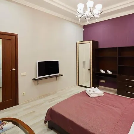 у центрі міста опера Apartament Lwów