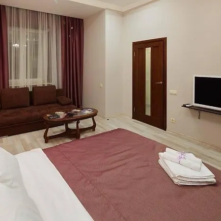 у центрі міста опера Lwów